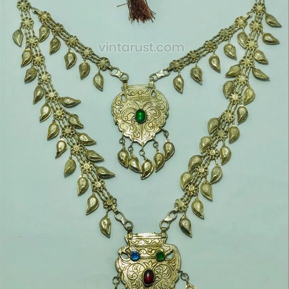 Vintage Bib Necklace With Two Layers Pendants and Leaf Style Tassels - Picture 8 of 10